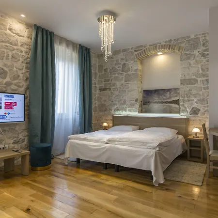 Tifani Luxury 2 *