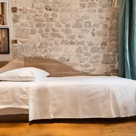 Tifani Luxury 2 * Σπλιτ