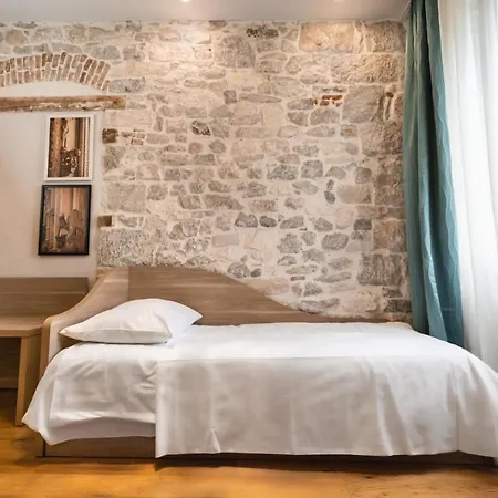 Tifani Luxury 2 Σπλιτ