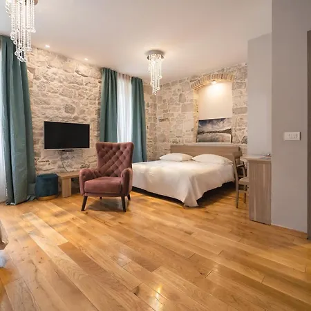 Tifani Luxury 2 Σπλιτ