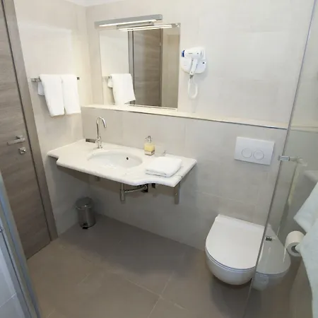 Tifani Luxury 2 *