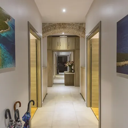 Tifani Luxury 2 * Σπλιτ