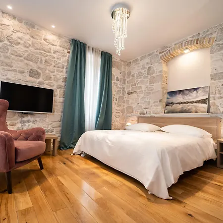Tifani Luxury 2 * Σπλιτ