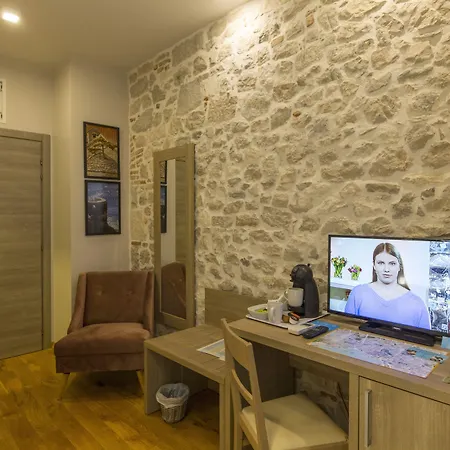 Tifani Luxury 2 Σπλιτ