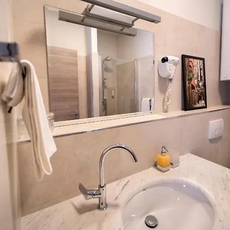 Tifani Luxury 2 *