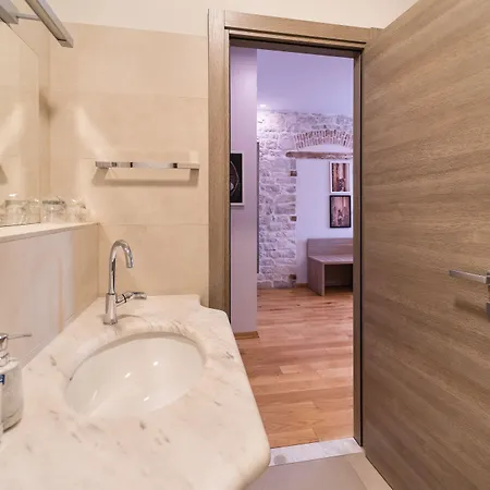 Tifani Luxury 2 Apartment