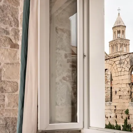 Tifani Luxury 2 아파트