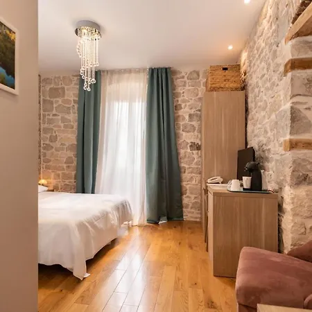 Tifani Luxury 2 아파트