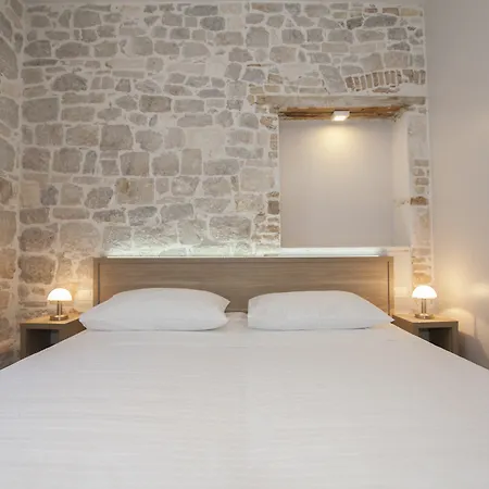 아파트 Tifani Luxury 2 *