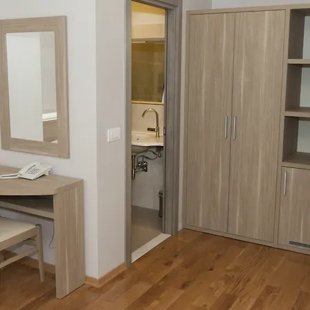 아파트 Tifani Luxury 2 *