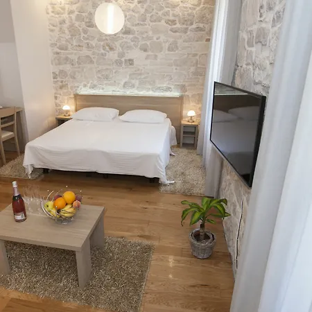 아파트 Tifani Luxury 2 *